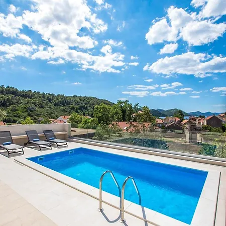 Sleeps 14 Pool Air Con Wifi Villa