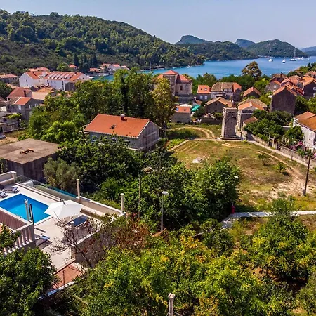 Sleeps 14 Pool Air Con Wifi Villa