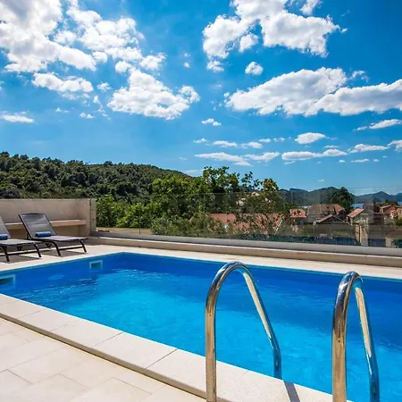 Villa Sleeps 14 Pool Air Con Wifi