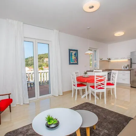 Sleeps 14 Pool Air Con Wifi